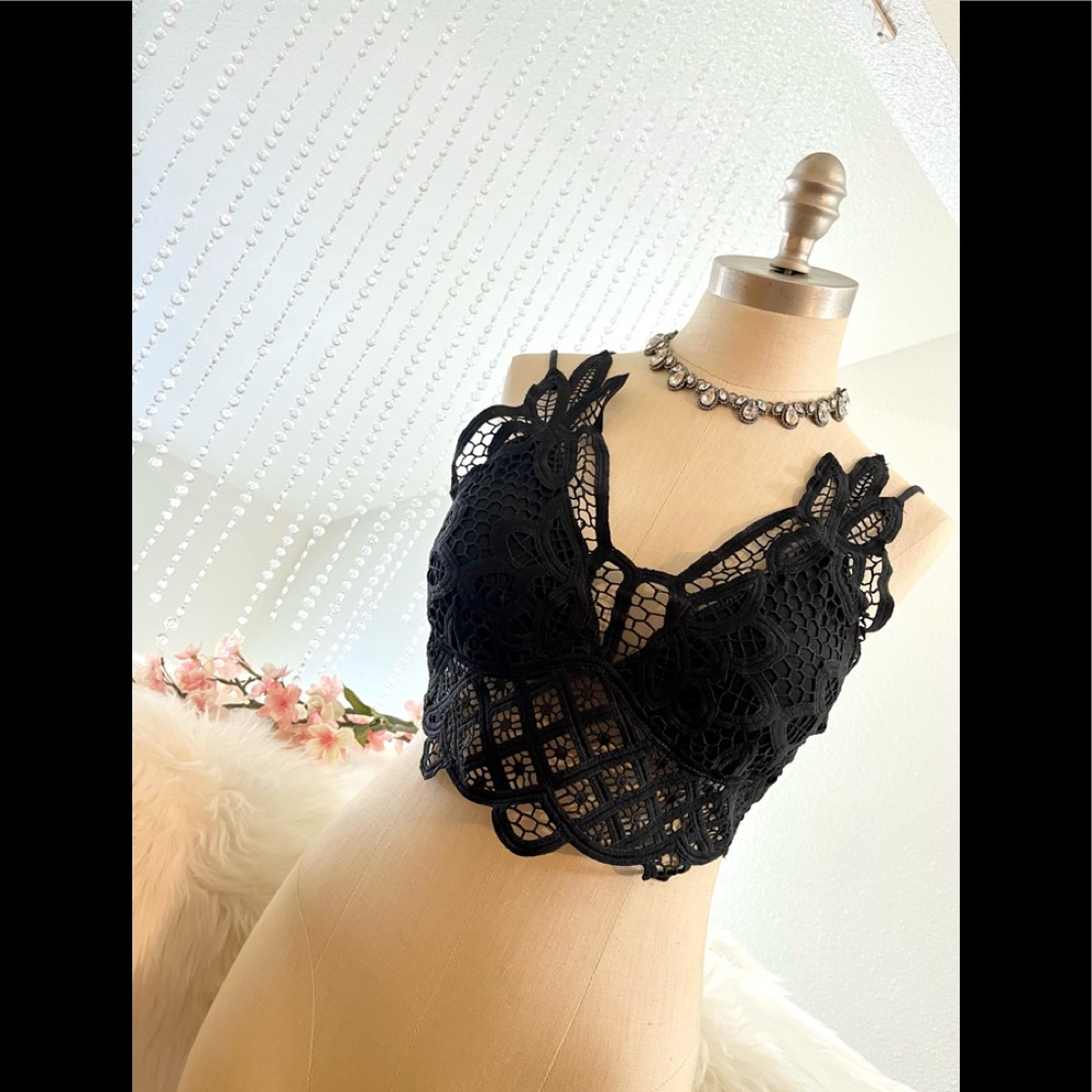 NEW !!! White and Black Lace Bralette Set - Picture 9 of 11